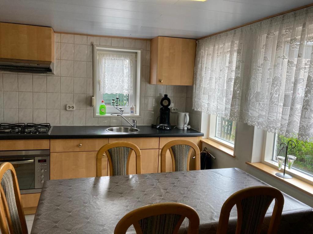 Schwone Diekhuusje - Vakantiewoning Aan De Noordzeekust Villa Schoondijke Bagian luar foto